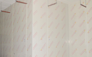 為什么看起來相似的集成墻板，價格差異這么大？